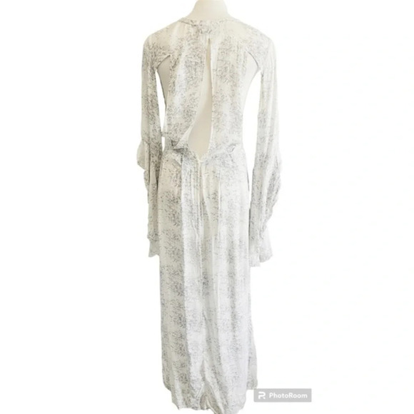 Style Stalker White Print Ruffle Bell Sleeves Lace Up Open Back Boho Dress - Picture 8 of 8